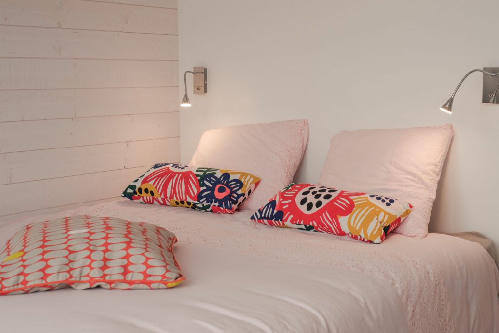 lit doucle chambre lumineuse